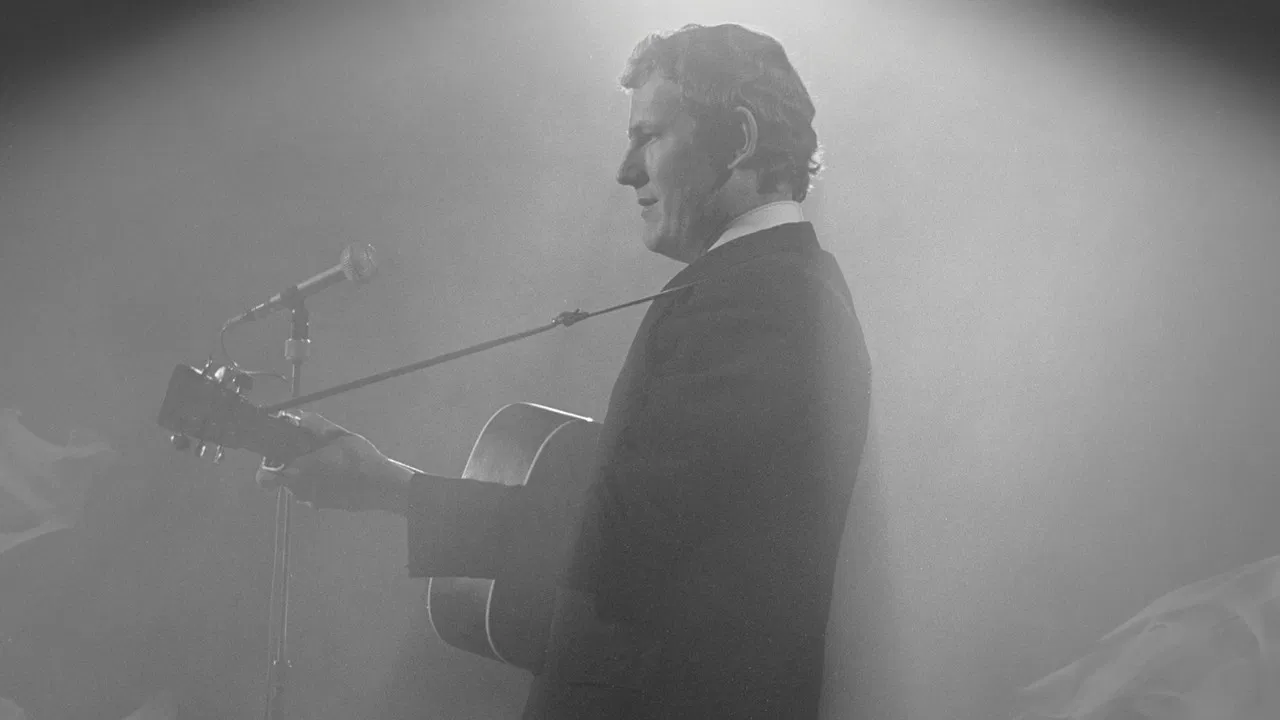 Gordon Lightfoot: If You Could Read My Mind backdrop