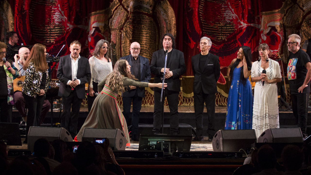 Gracias, Maestra backdrop