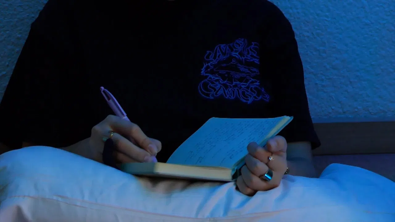 L'âge des maux backdrop