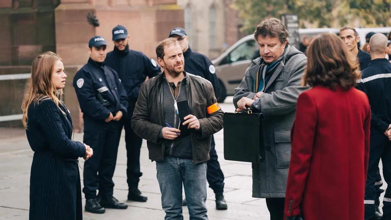 Disparition inquiétante; L'Évaporation backdrop