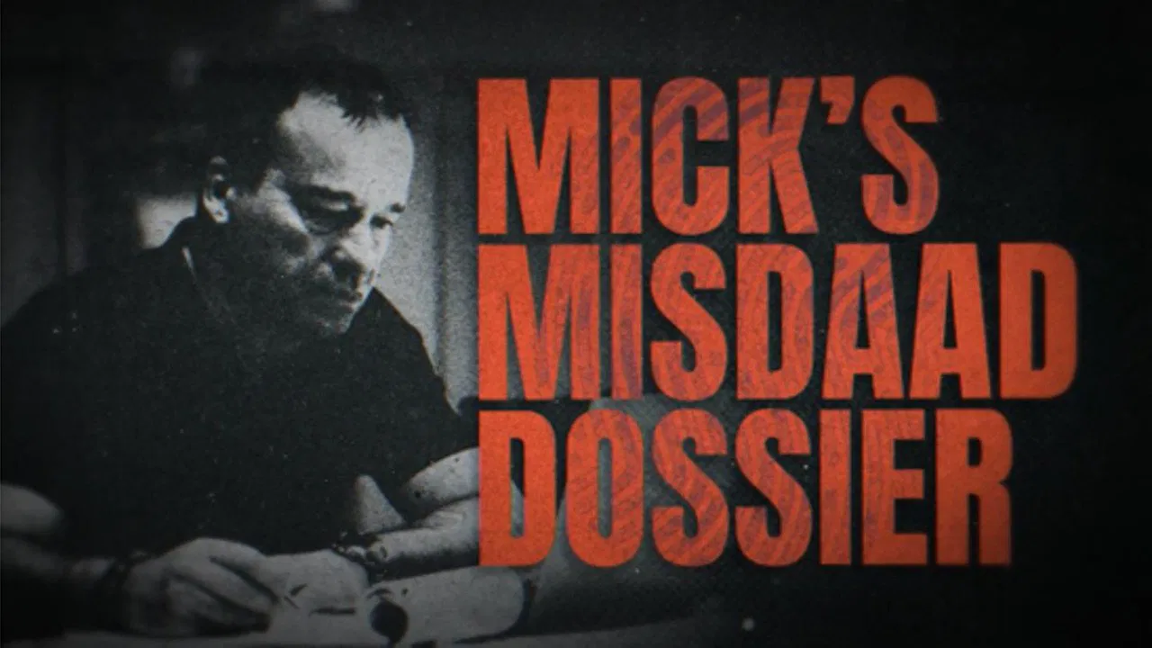 Micks Misdaaddossier backdrop