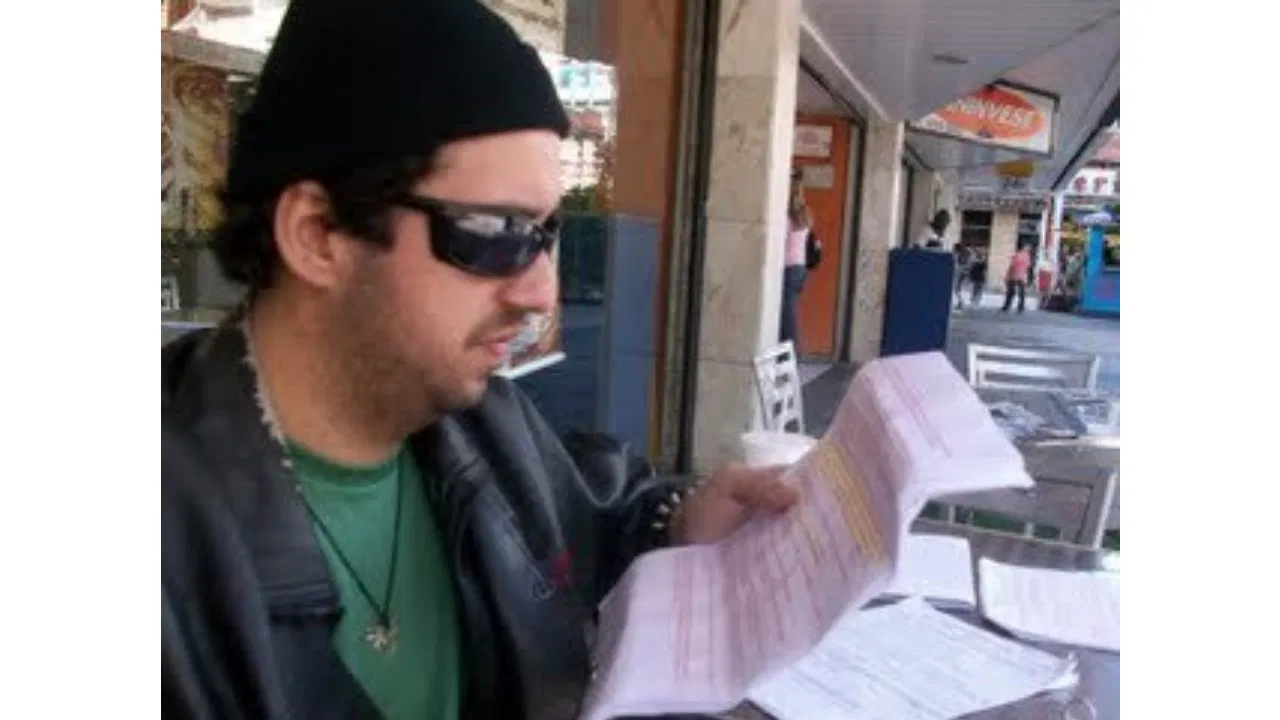 Dificuldade Total backdrop