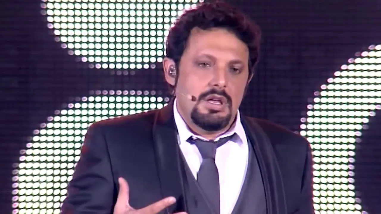 Enrico Brignano: Tutto suo padre backdrop