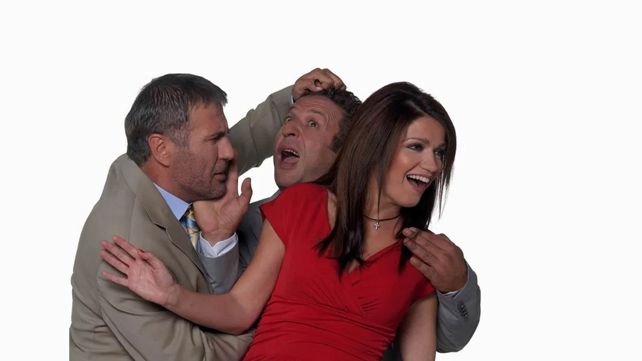 Polythrona gia Treis backdrop