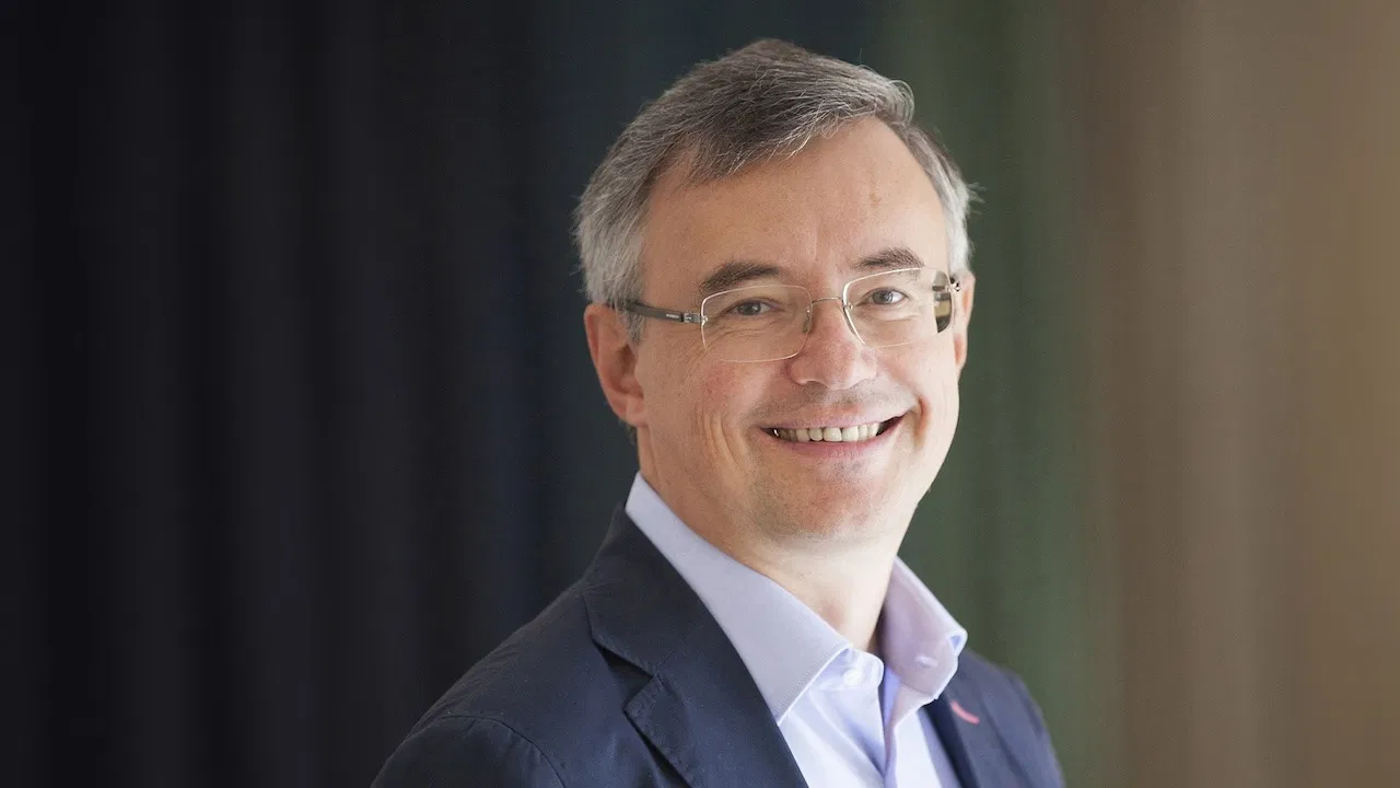 Nel secolo breve backdrop