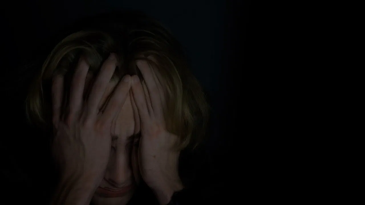 (Un)alarmed backdrop