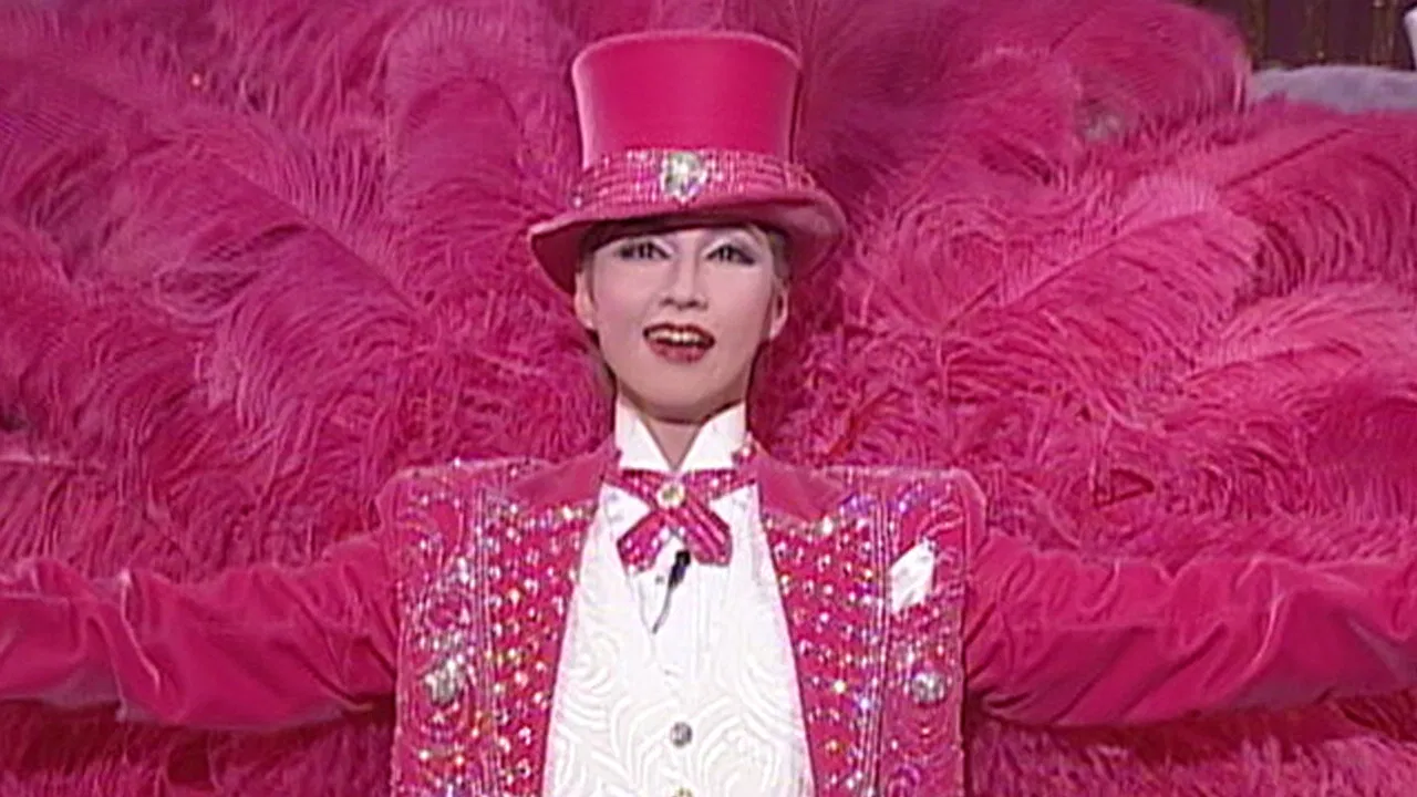 The Beauties! backdrop