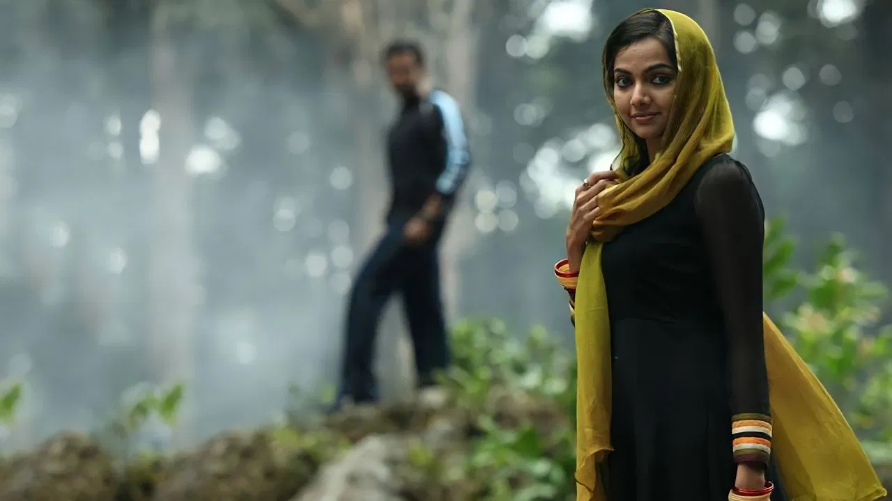 Ayalum Njanum Thammil backdrop