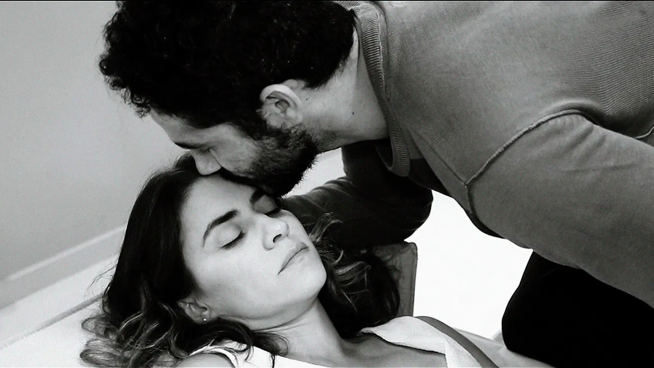 Cortina Fechada backdrop