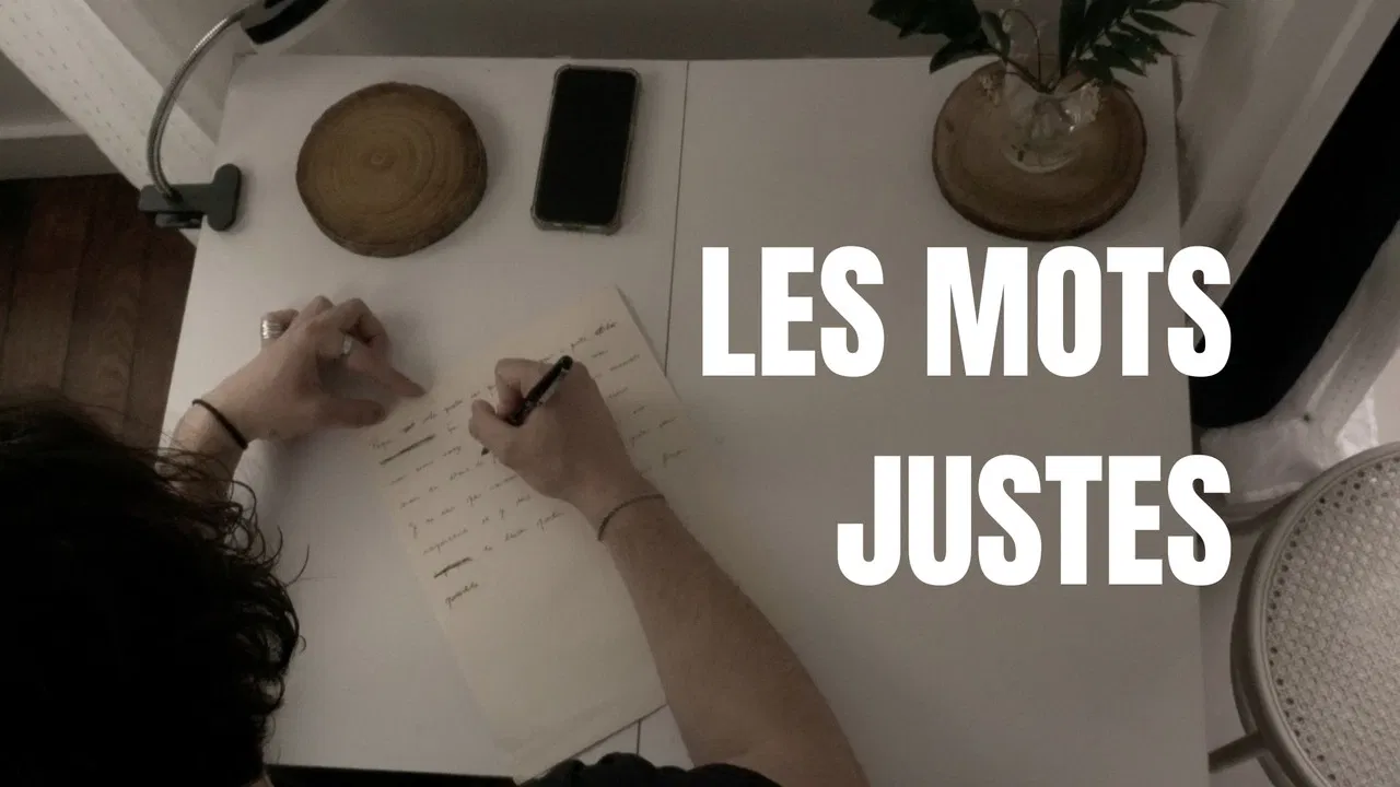Les mots justes backdrop