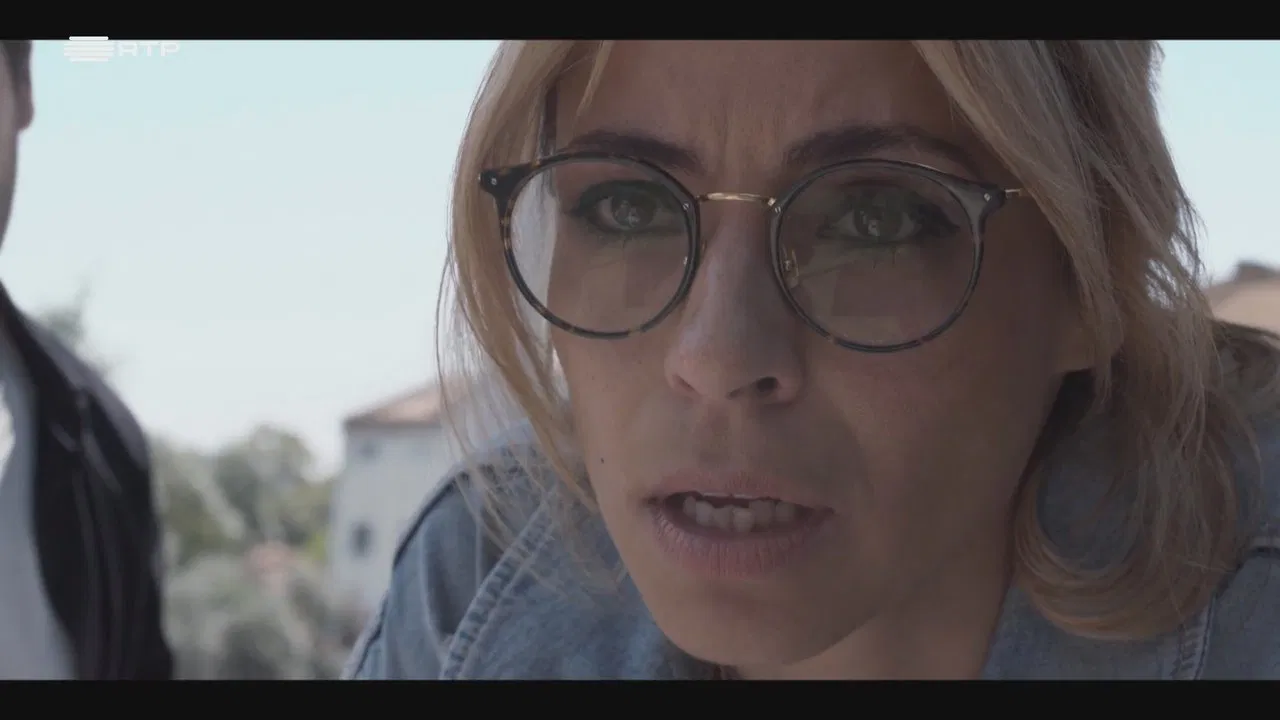 A Mim, Nunca. backdrop