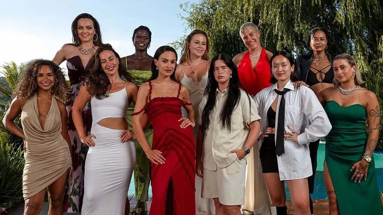 I Kissed A Girl backdrop