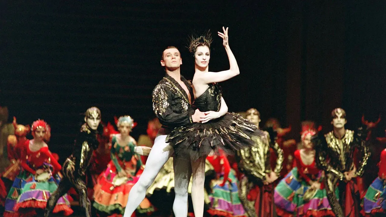 Le Lac des Cygnes backdrop