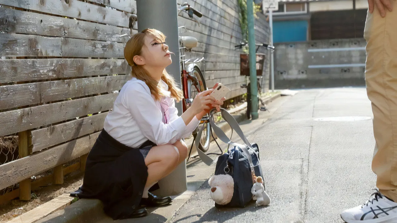 パンツを売るだけのはずが、誰もいない所に連れ込まれて無理矢理犯された女子●生 backdrop