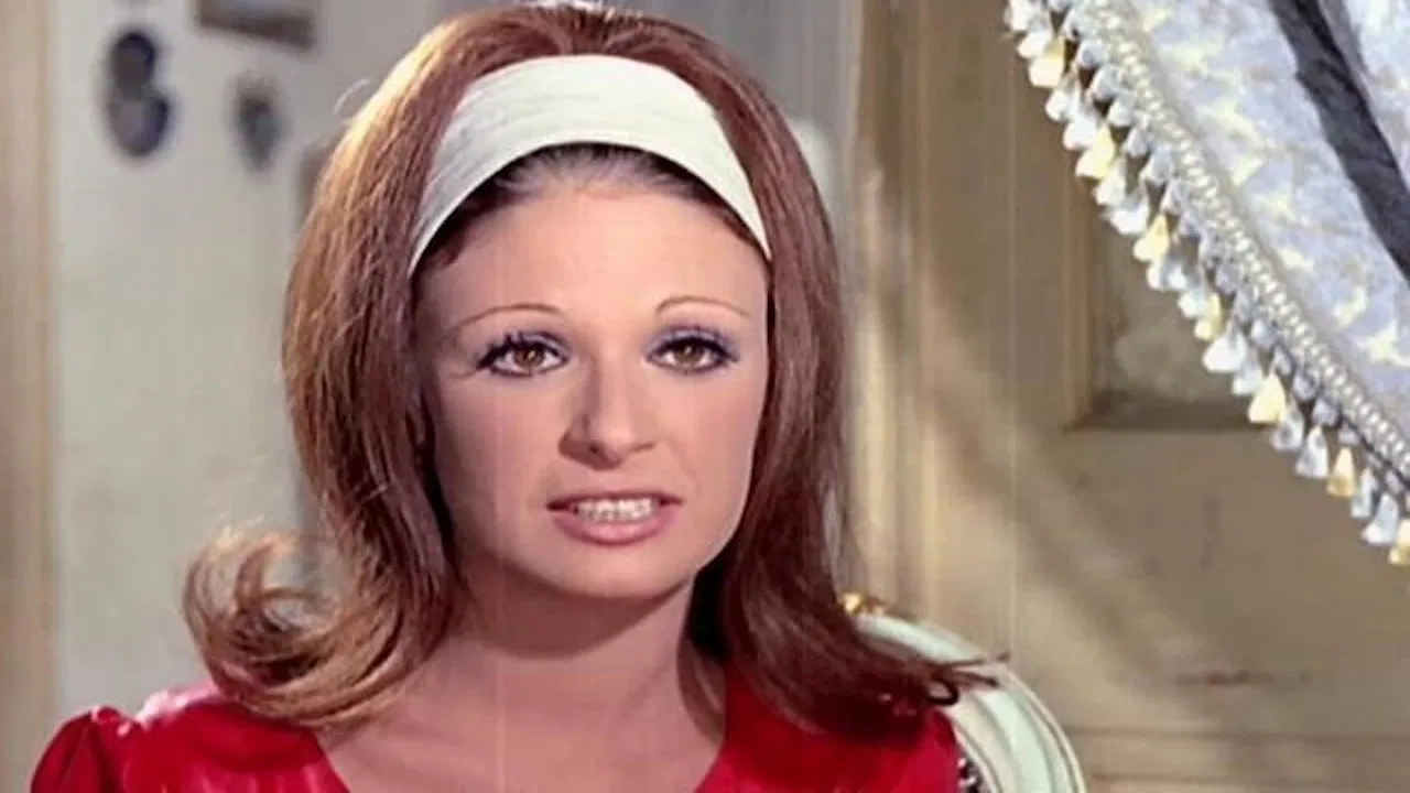 Shayatteen El-bahr backdrop