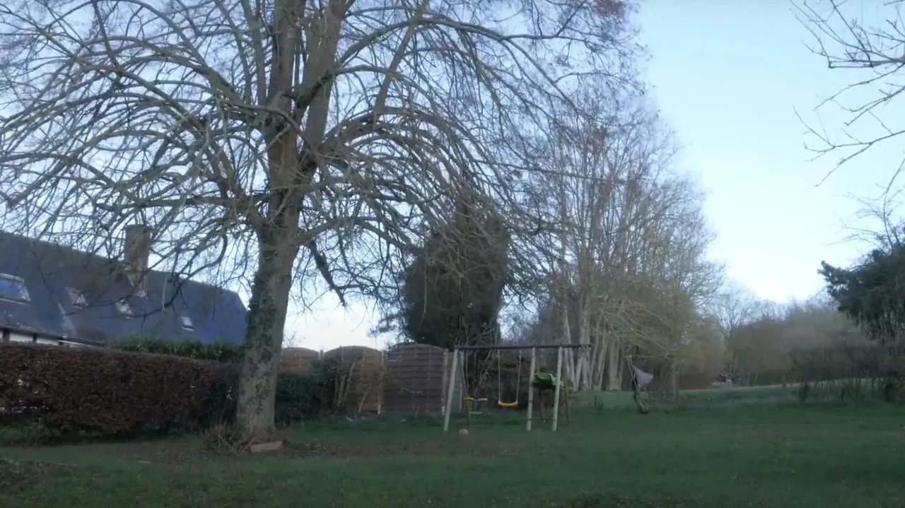 L'image manquante backdrop