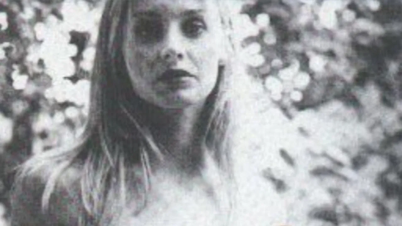 Cristal de souffrance backdrop