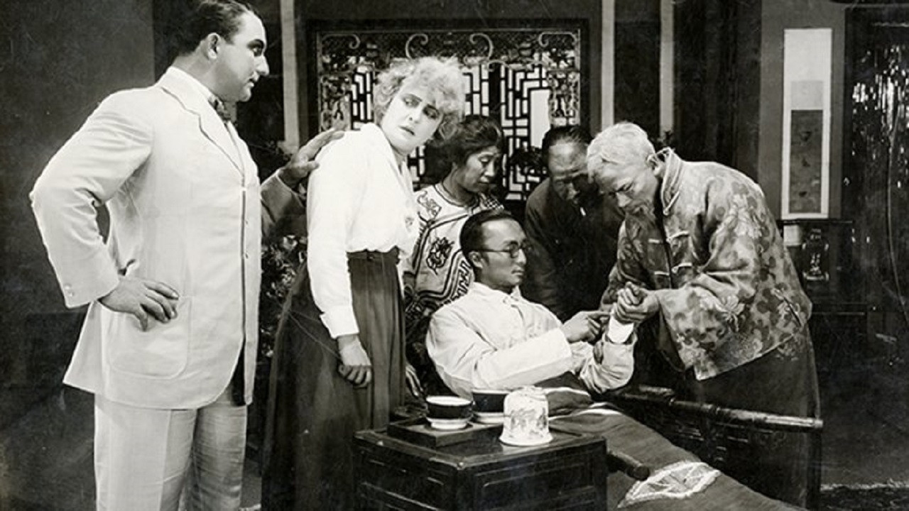 The mistress of the world, Part VI: The woman with the millionaires backdrop