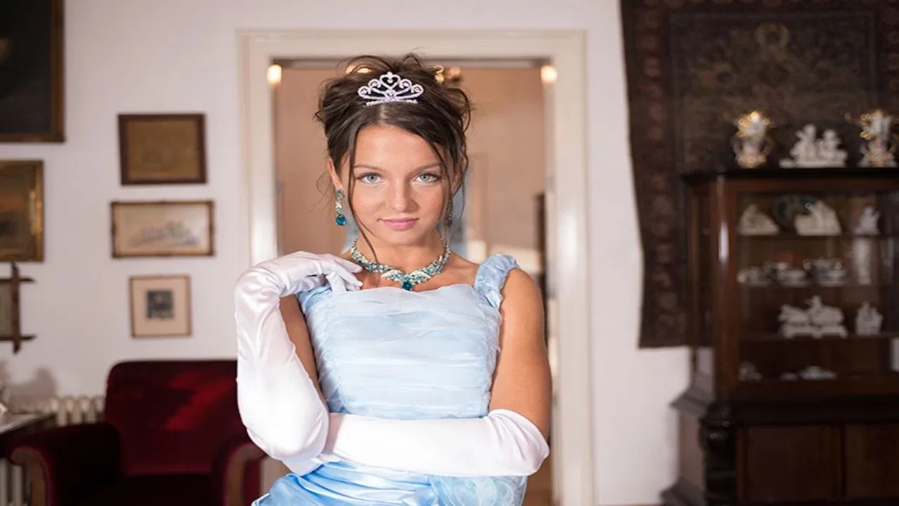 DANUHD-002 The mysterious princess with a shaved pussy backdrop