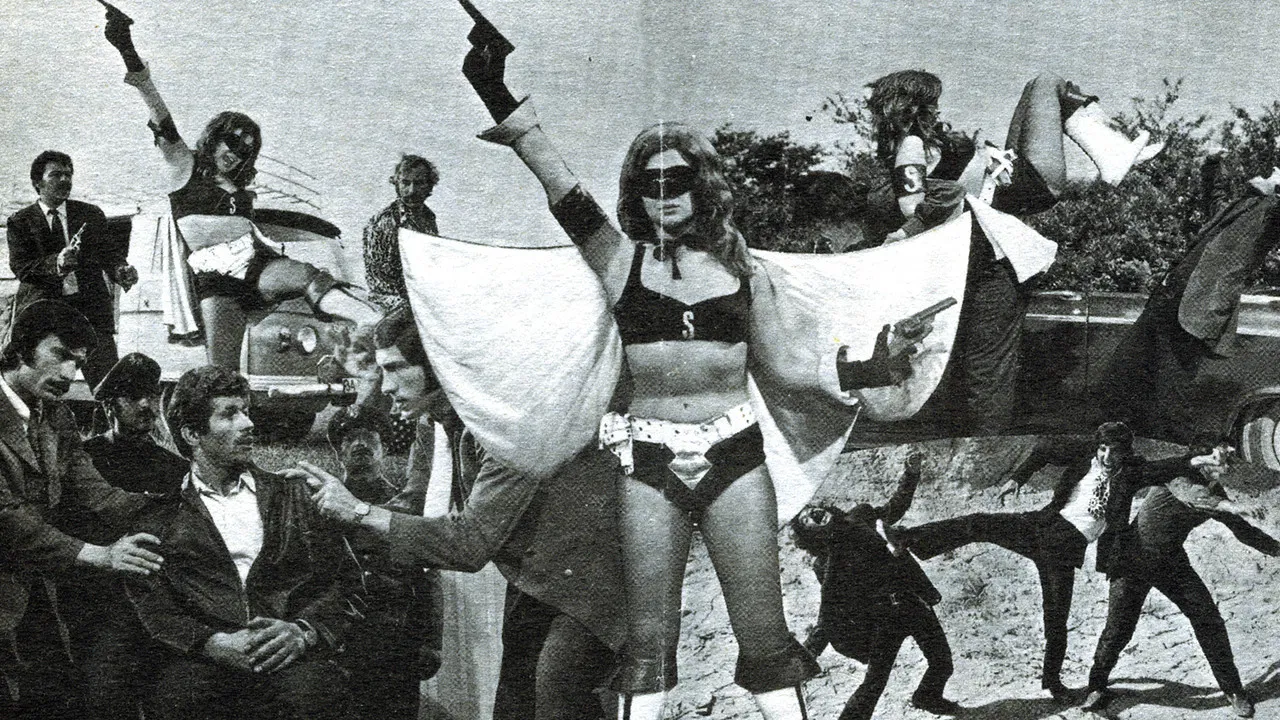 Süper Kadın Dehşet Saçıyor backdrop