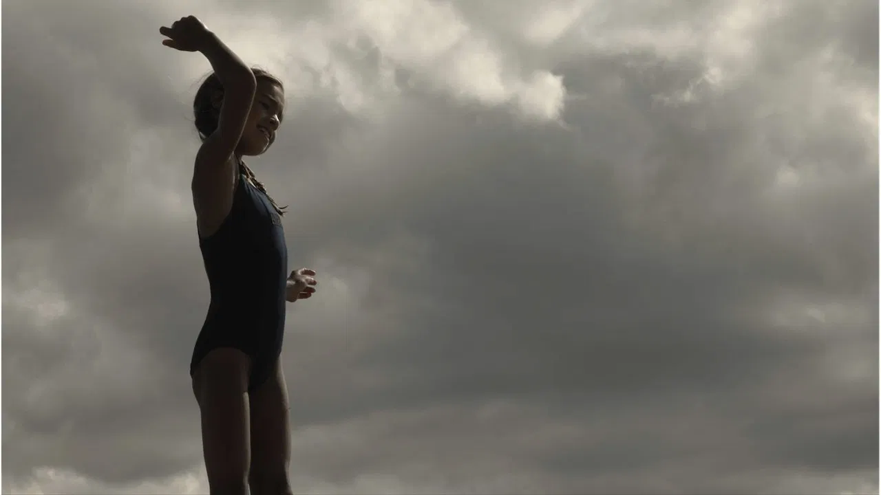 Emilia Nada backdrop