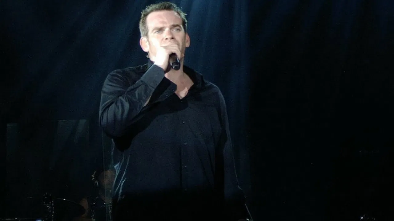 Garou : Live à Bercy backdrop