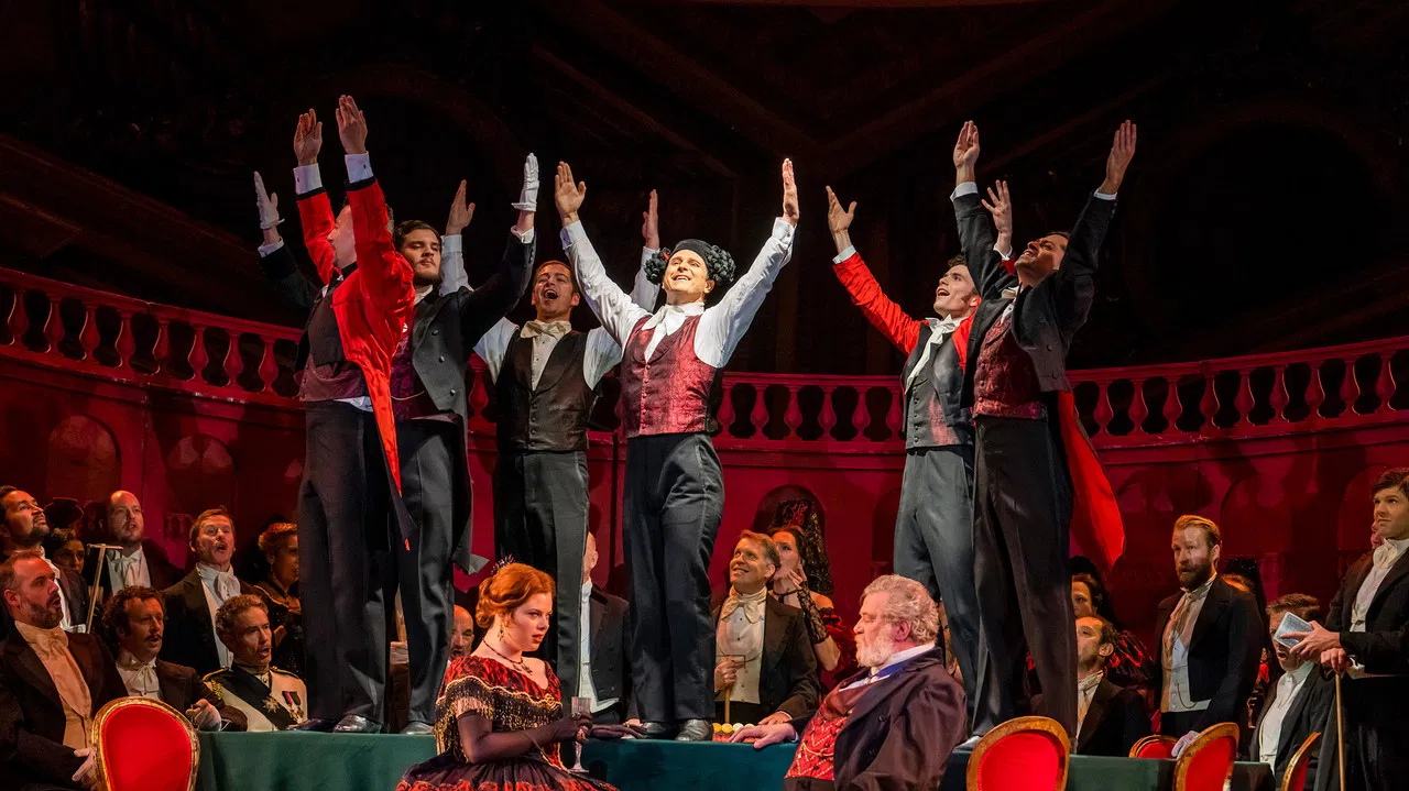 Royal Ballet & Opera 2025/26: La Traviata backdrop