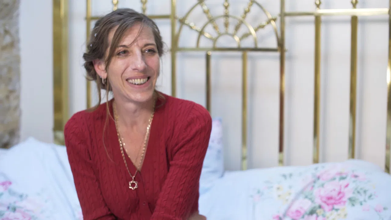 In Bed with Josie Harrison Marks backdrop