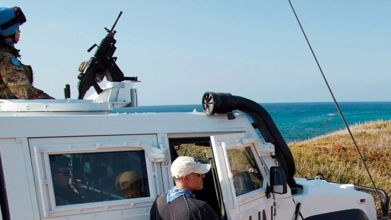 Lungo la Blue Line backdrop