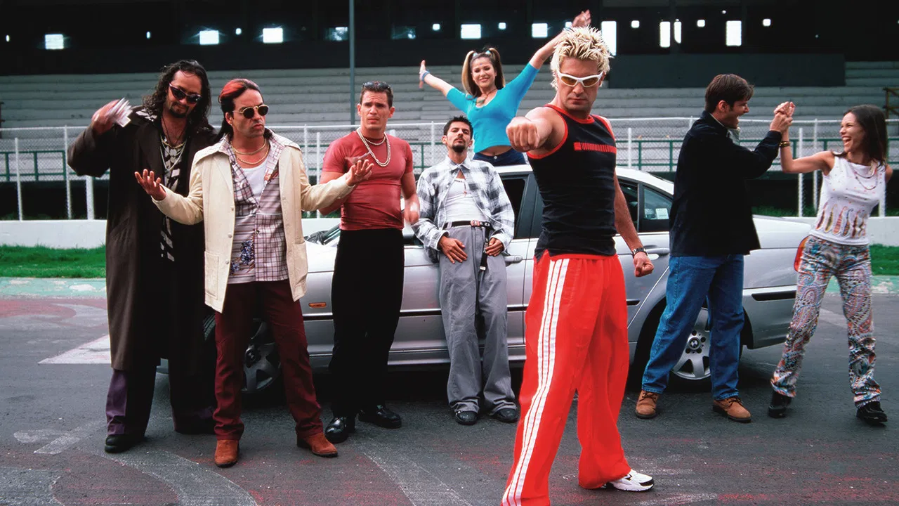 Primer Amor, a 1000 x Hora backdrop