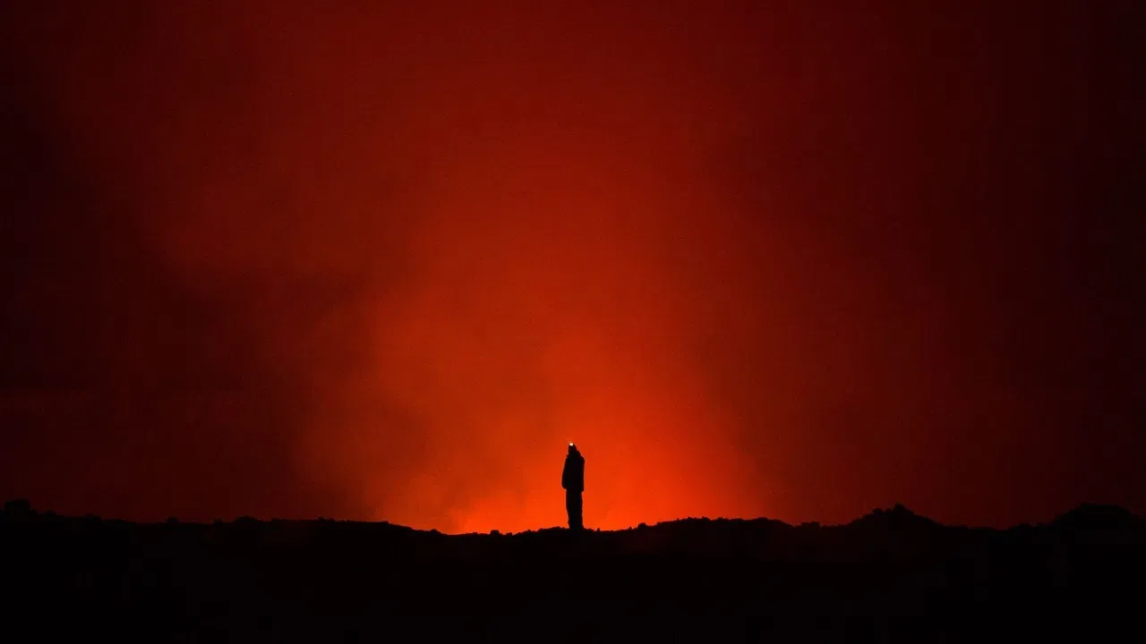 Terra Estranha backdrop