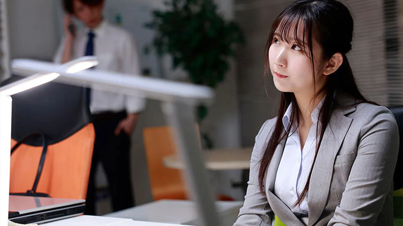 僕の恋人が家で待ってるのに、 終電逃がし後輩女子社員の家に泊まる流れに…ノーパンノーブラ 部屋着に興奮した絶倫のボクは一晩中ヤりまくった。。。 backdrop