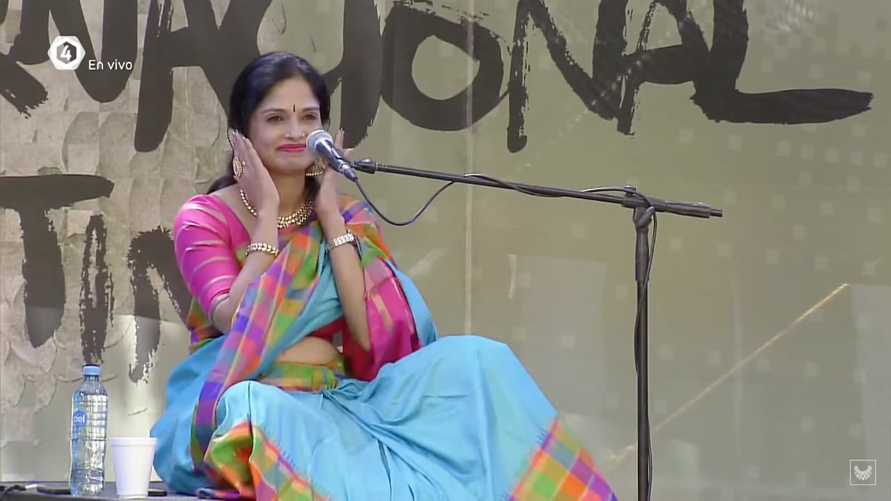 Manasi Prasad en el #50FIC backdrop