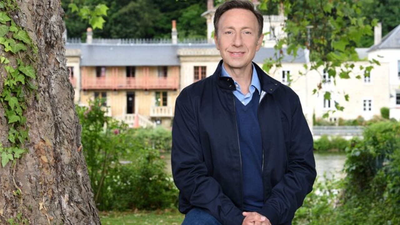 Le Village préféré des Français backdrop