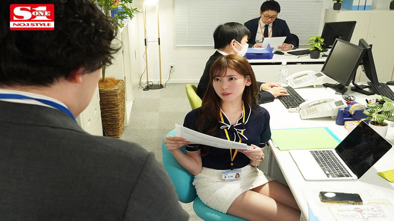 誰もが憧れるバリキャリOLの週末メス犬日記 現場男の汗臭チ〇ポが生きがいとは、絶対に言えない。 楓ふうあ backdrop