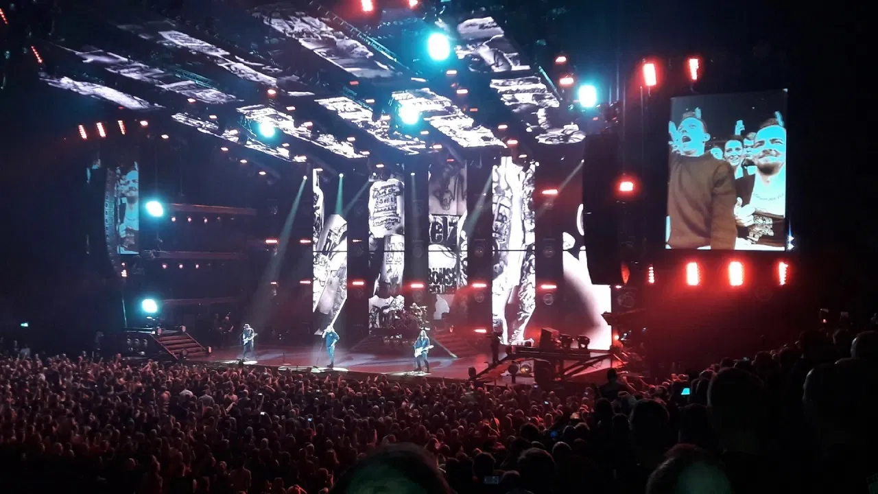 Böhse Onkelz - Memento - Live in Berlin backdrop