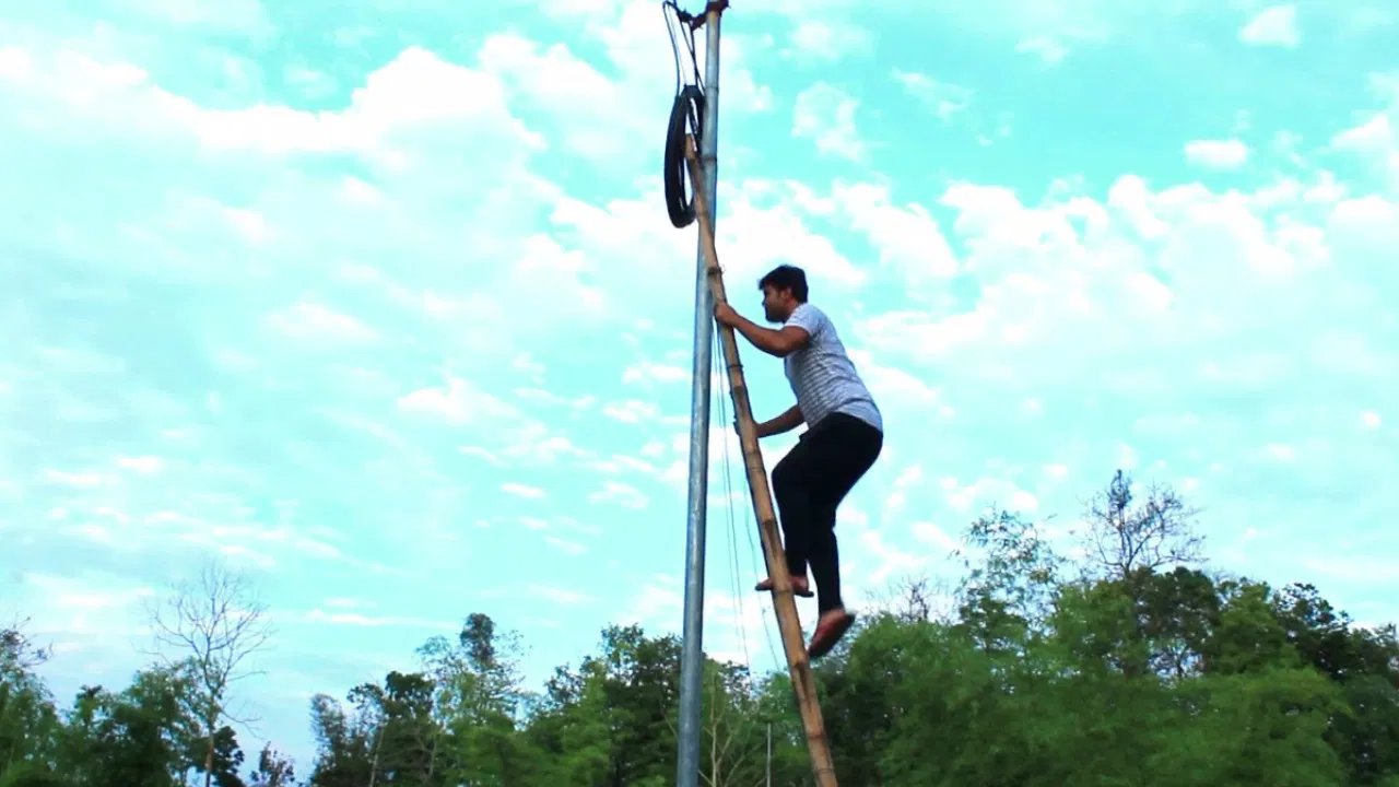 Jibon Onek Dami backdrop