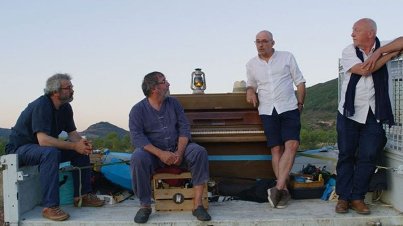 À la légère backdrop