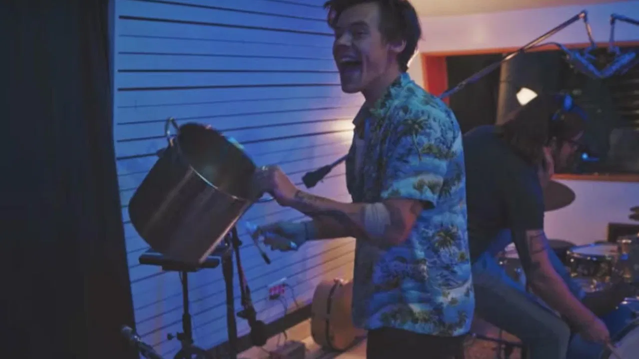 Harry Styles: Behind the Album backdrop