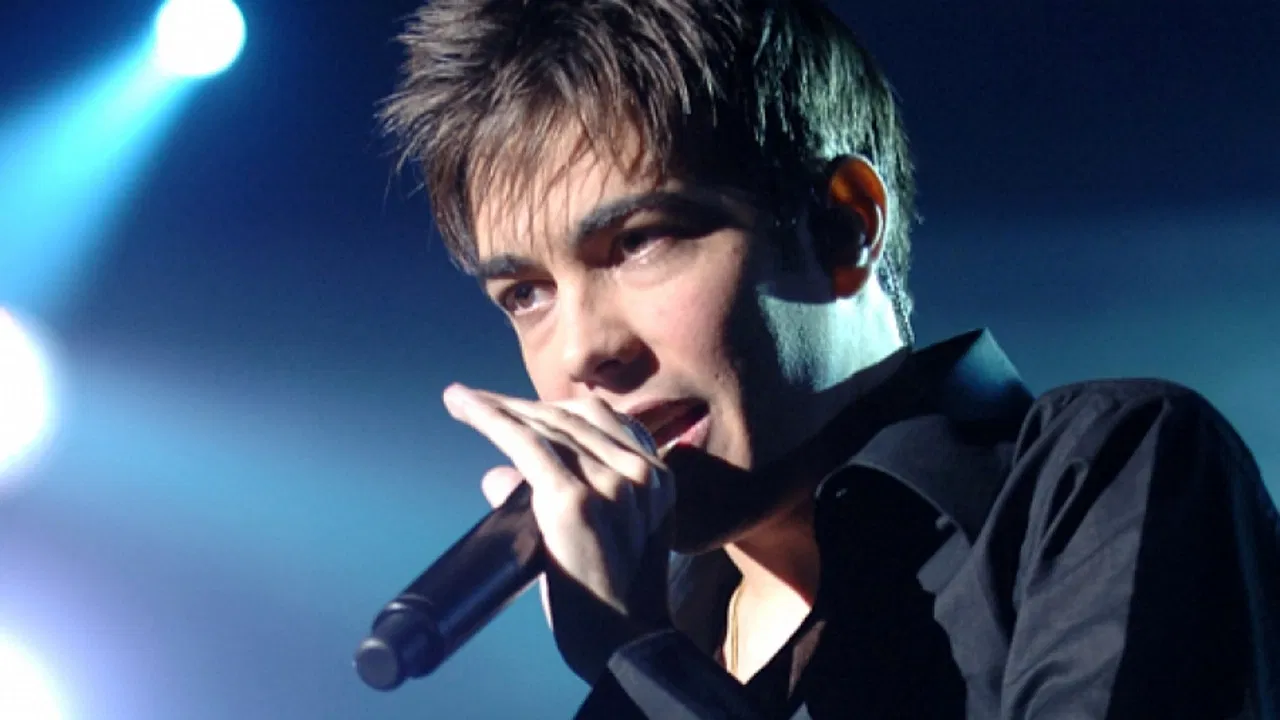 Grégory Lemarchal - Olympia 06 backdrop