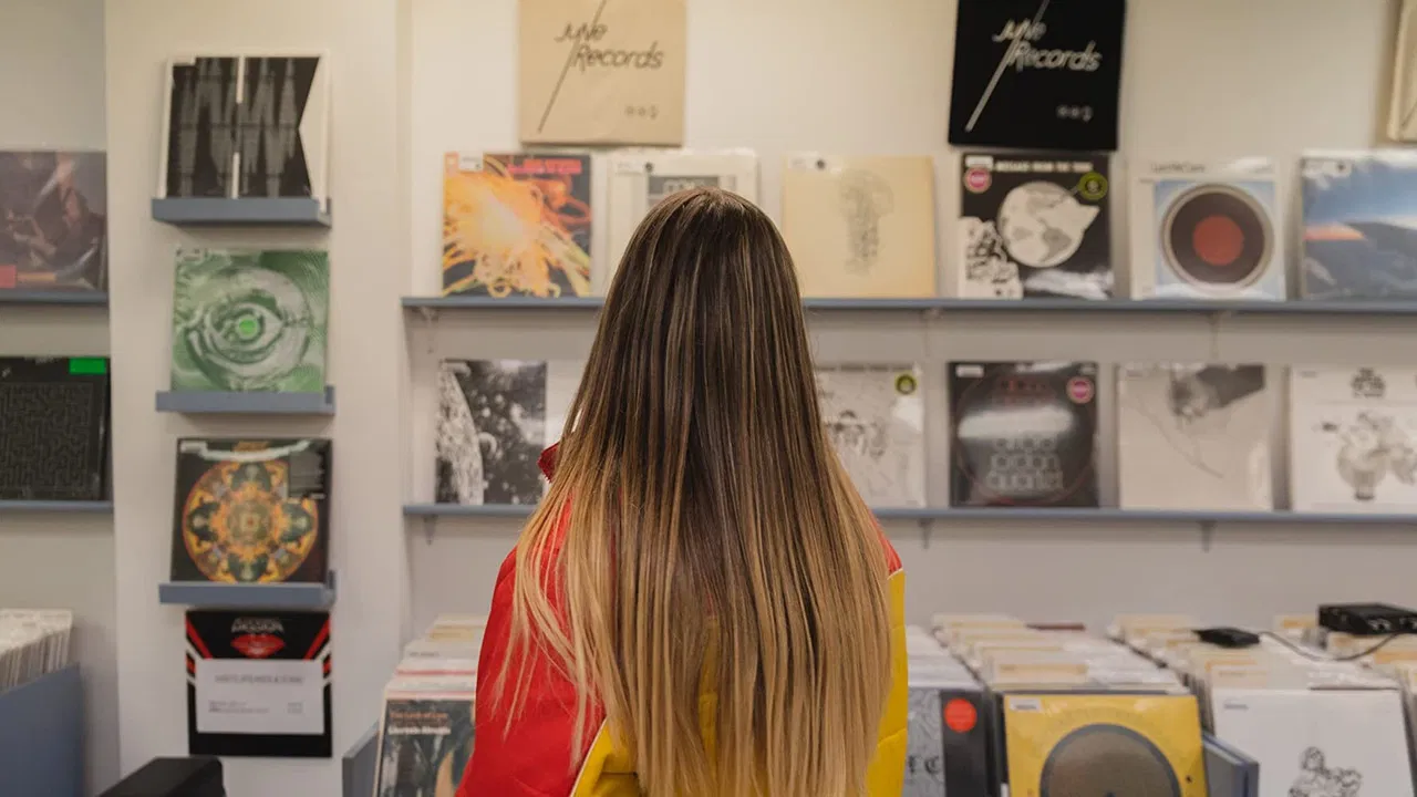 Breaking Up for the Modern Girl backdrop