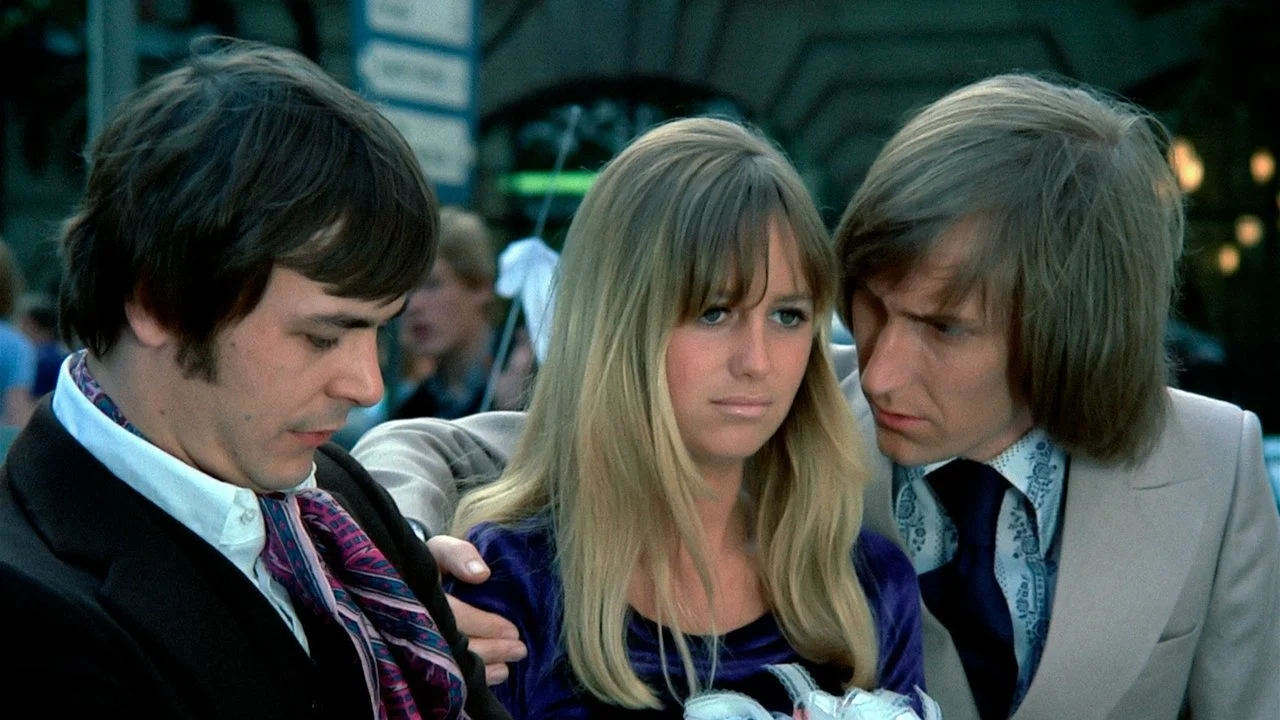 Die Screaming Marianne backdrop