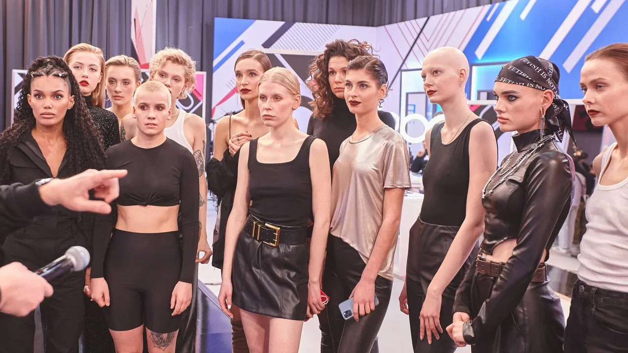 Ty - Top Model backdrop