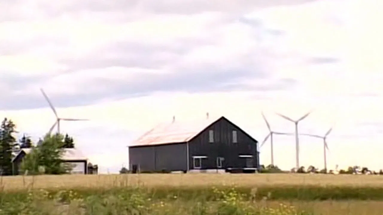 Off the Grid with Les Stroud backdrop