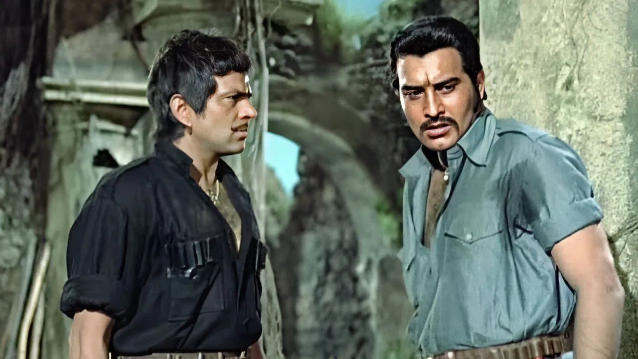 Mera Gaon Mera Desh backdrop