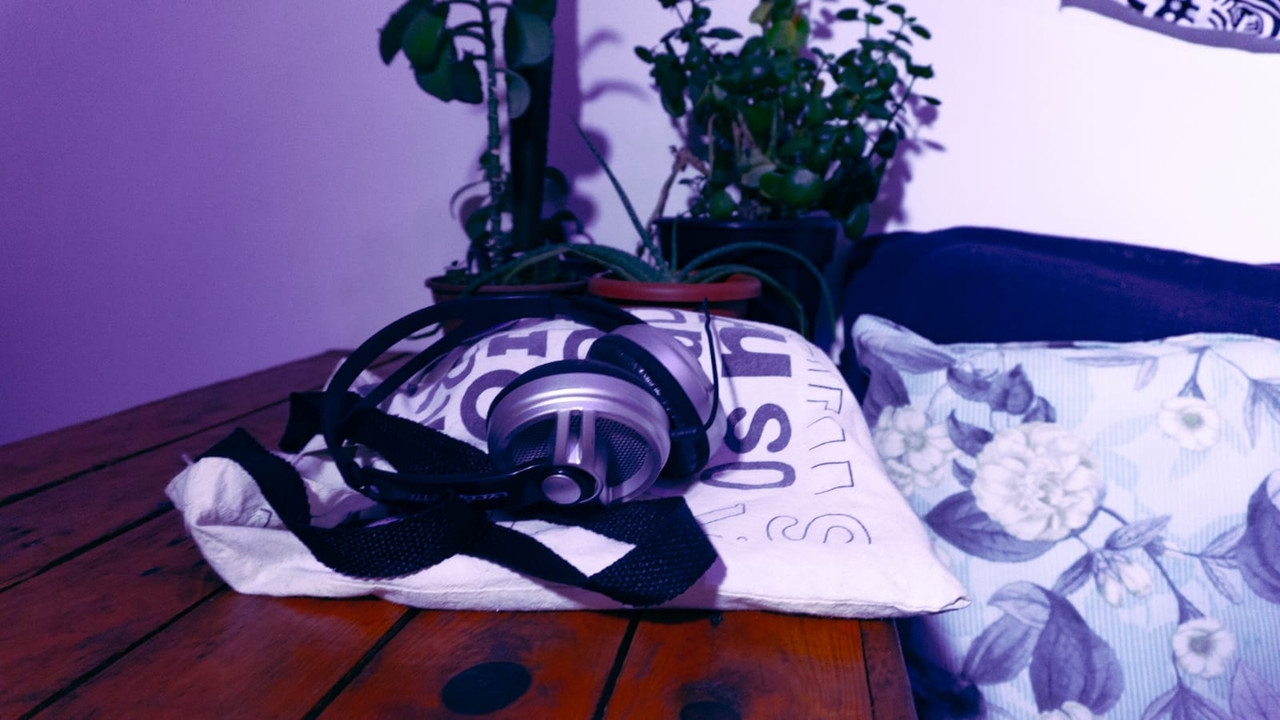 A(bi)stratos backdrop