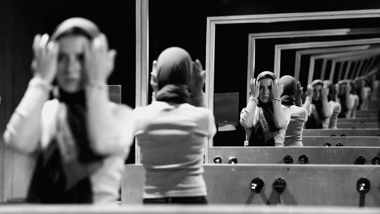 Shâd Bâsh backdrop