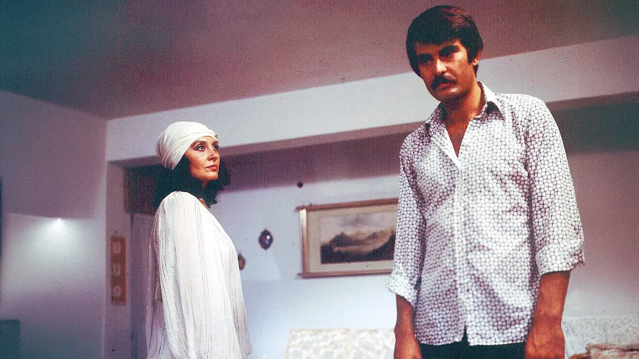 Seninle Son Defa backdrop