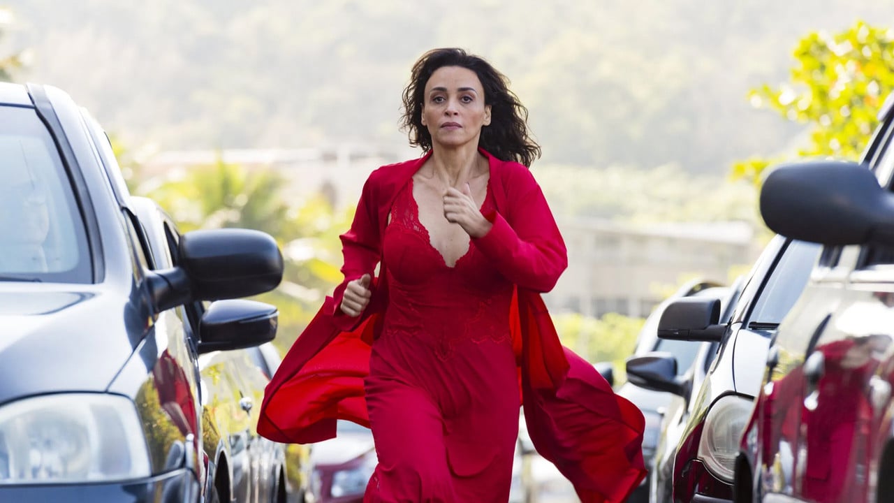 De Perto Ela Não é Normal backdrop