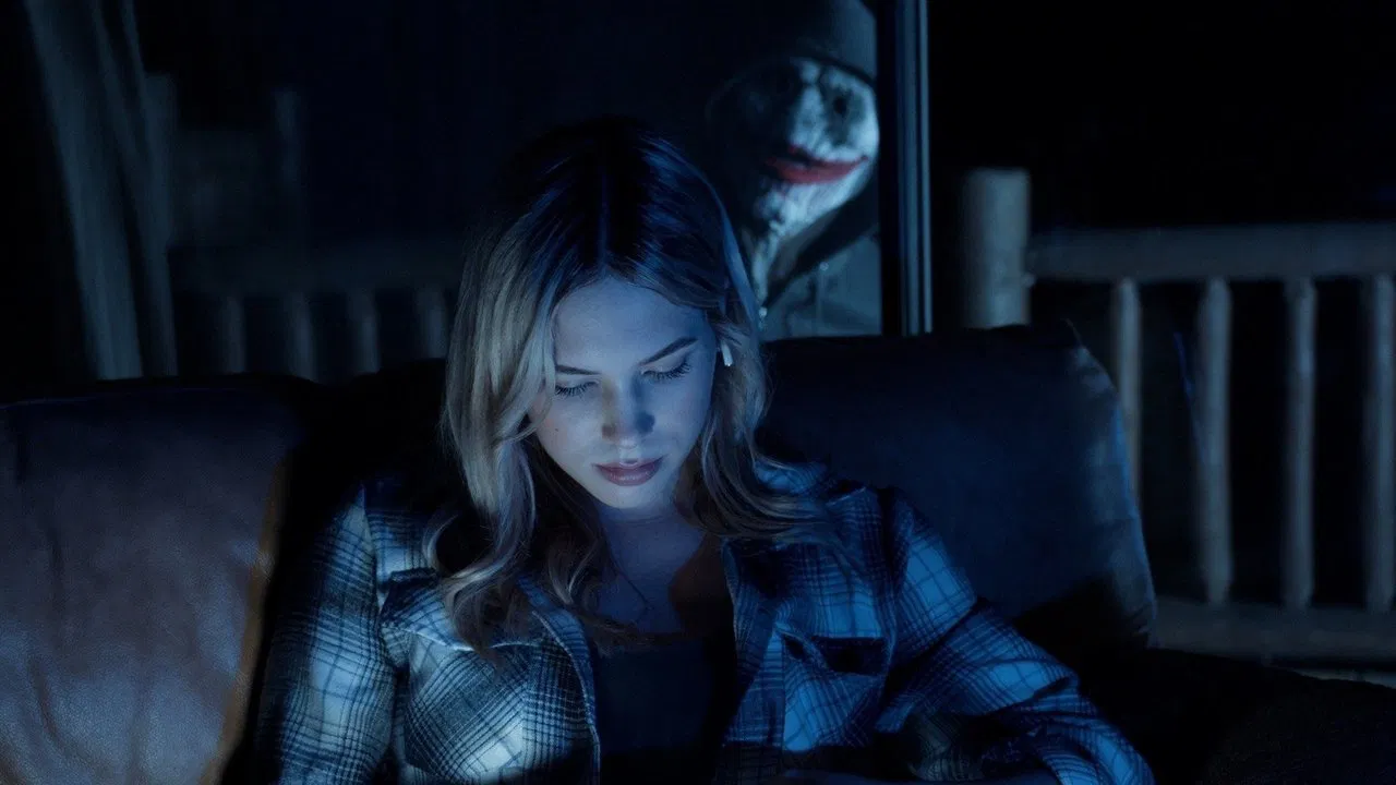 The Girl in Cabin 13 backdrop